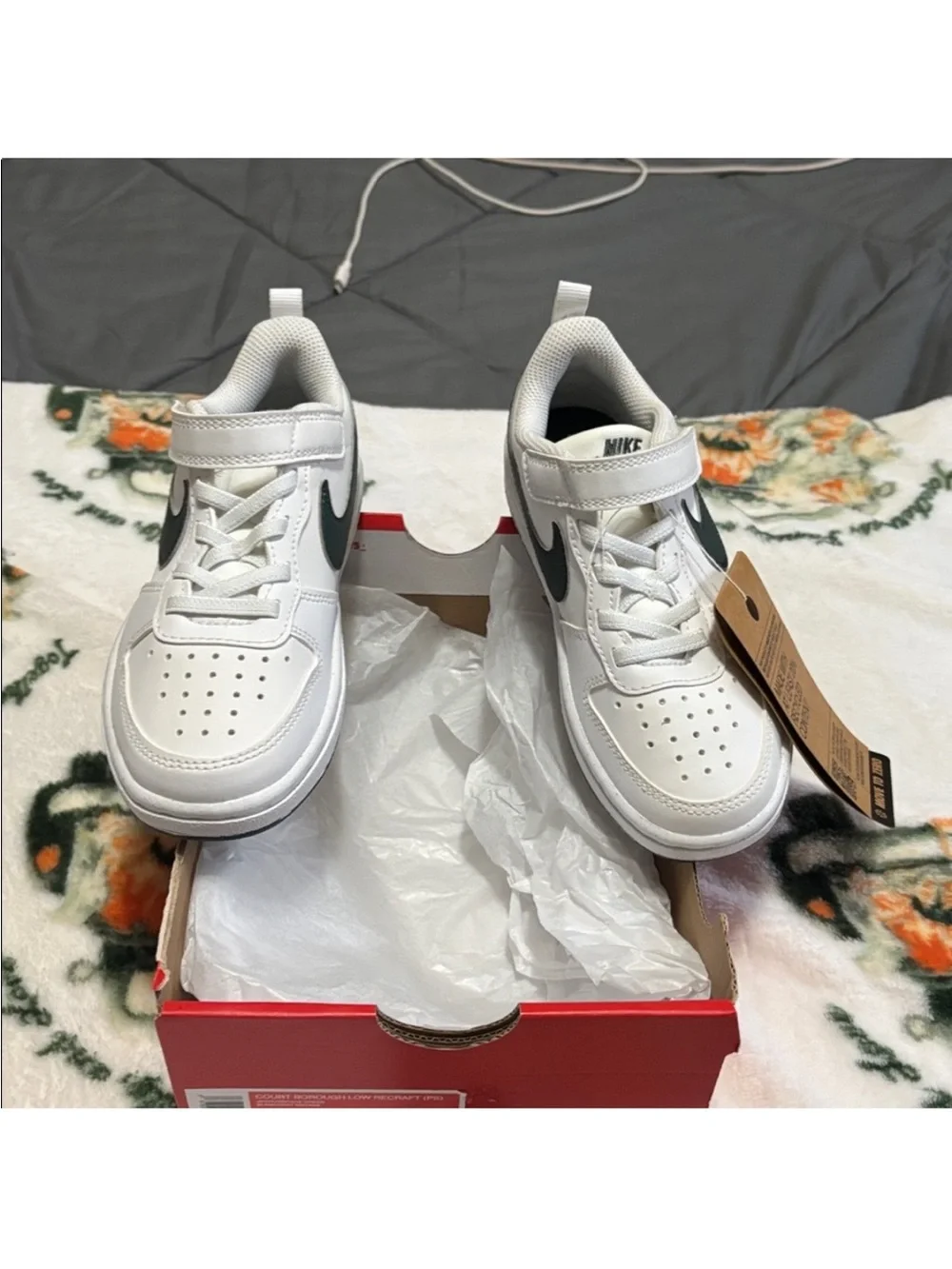 Nike Kids' White/Green  Low-Top Sneakers